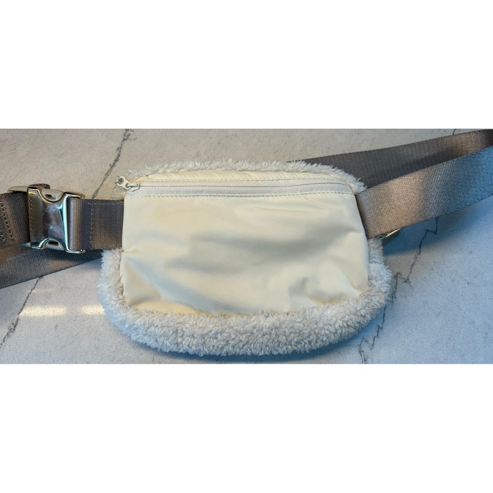 Lululemon Everywhere Fleece Belt Bag 1L Sherpa Crossbody Ivory Trench Gold - Picture 5 of 8